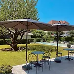 Pomona Bed & Breakfast 4*