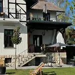 Pomona 4*
