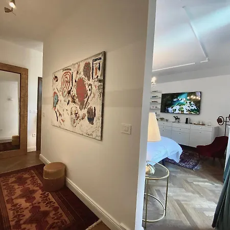 Pomona לינה וארוחת בוקר 4*