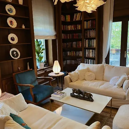 Pomona Bed & Breakfast 4*