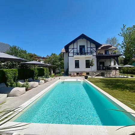 Pomona Bed and Breakfast 4*