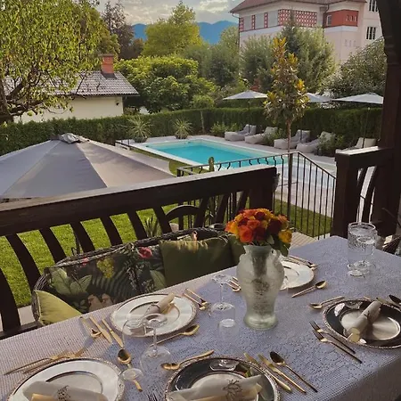 לינה וארוחת בוקר Pomona בלד